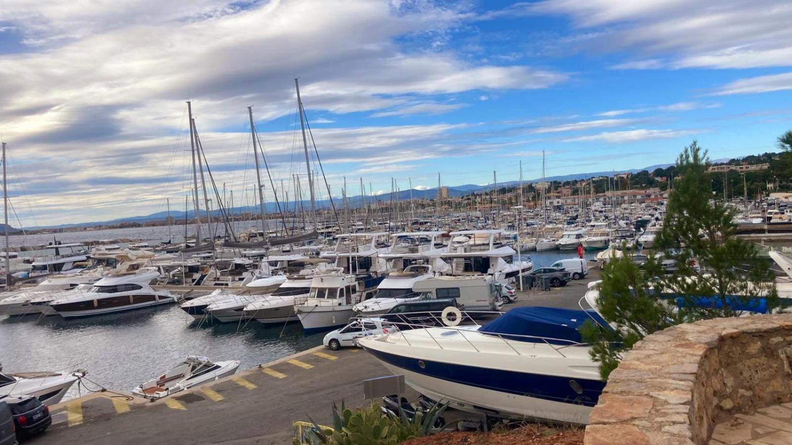 Apartament Balcon, Parking, Piscine Et Clim' A 2 Pas Du Port Santa Lucia Saint-Raphaël Zewnętrze zdjęcie